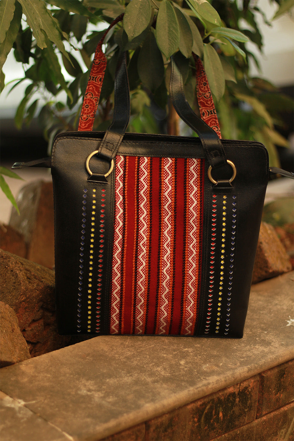 Handcrafted Kutch Leather Bag | Noir