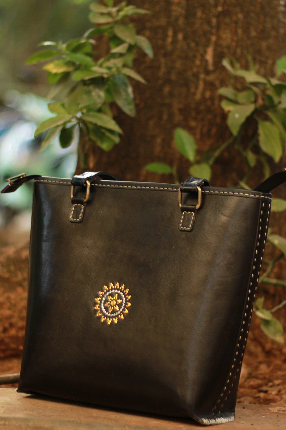 Handcrafted Kutch Leather Bag | Punchwork | Noir