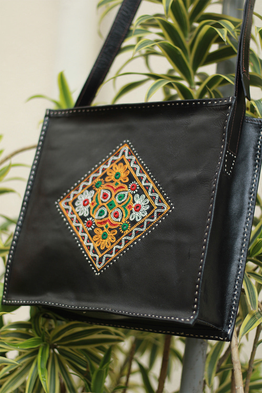 Handcrafted Kutch Leather Bag | Noir