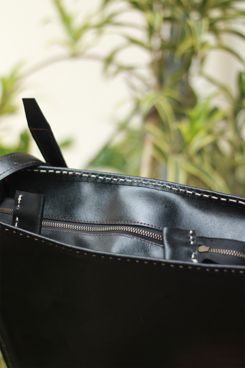 Handcrafted Kutch Leather Bag | Noir