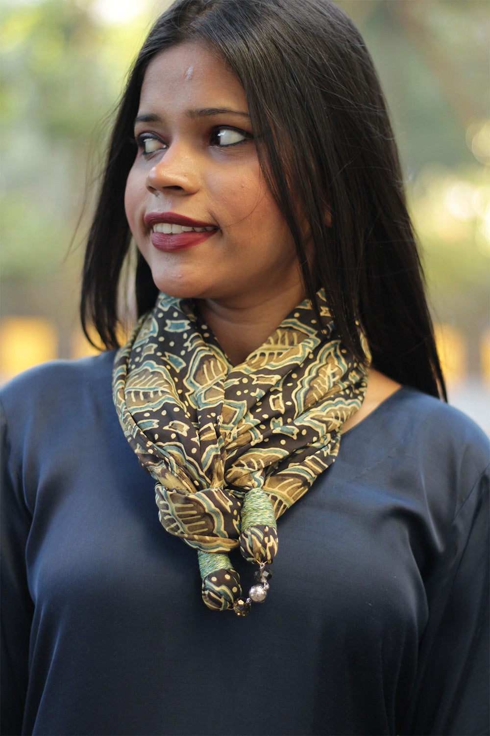 Scarf with Magnets | Noir with Green Leaves Ajrakh