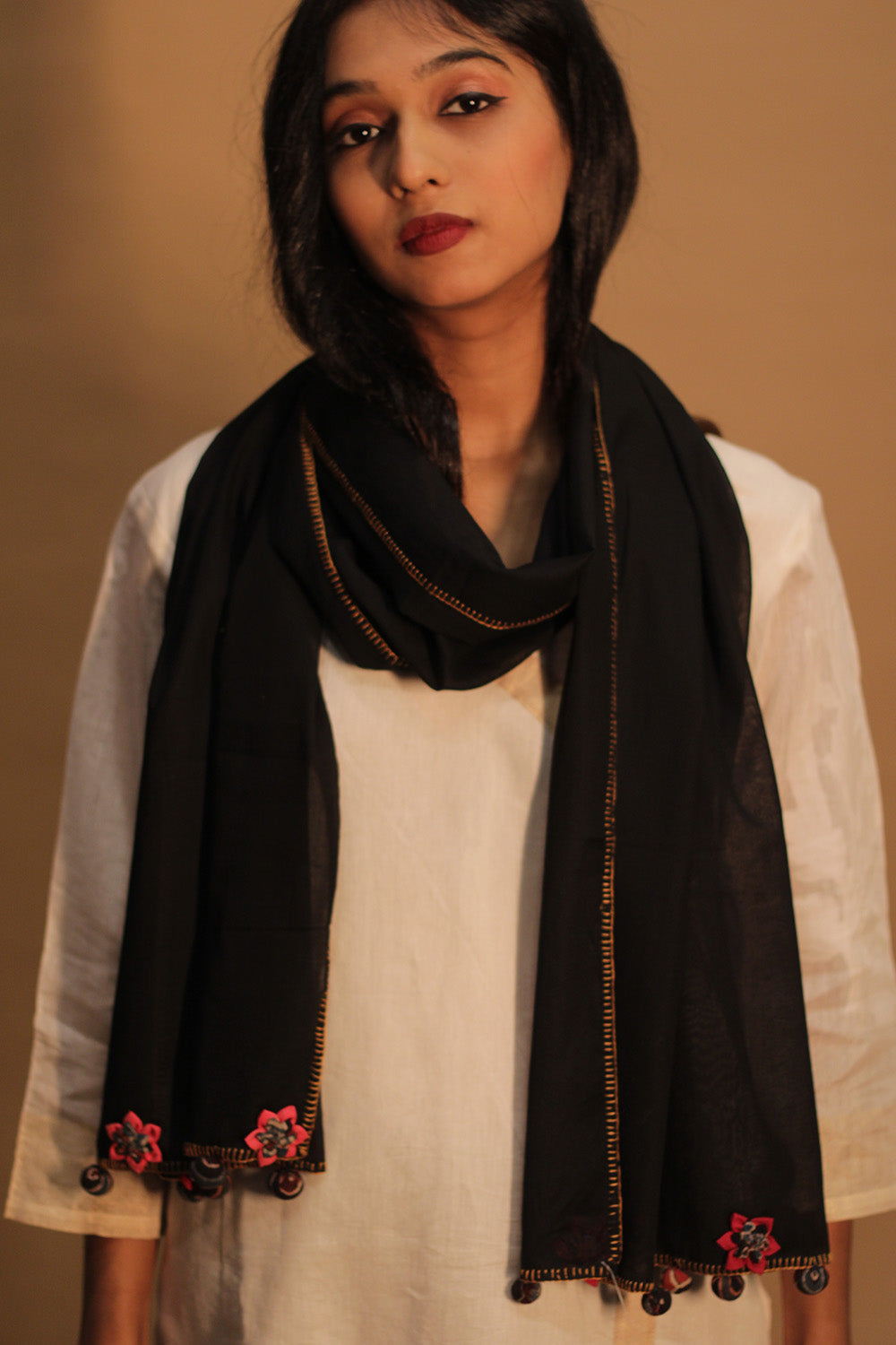 Phulwari | Mul Stole with Chindi Florettes | Noir with Rouge flowers