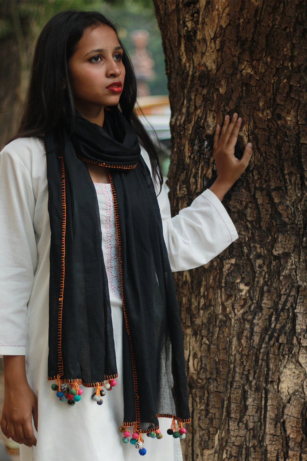 Mul Stole with Chindi Potli | Noir with Tangerine