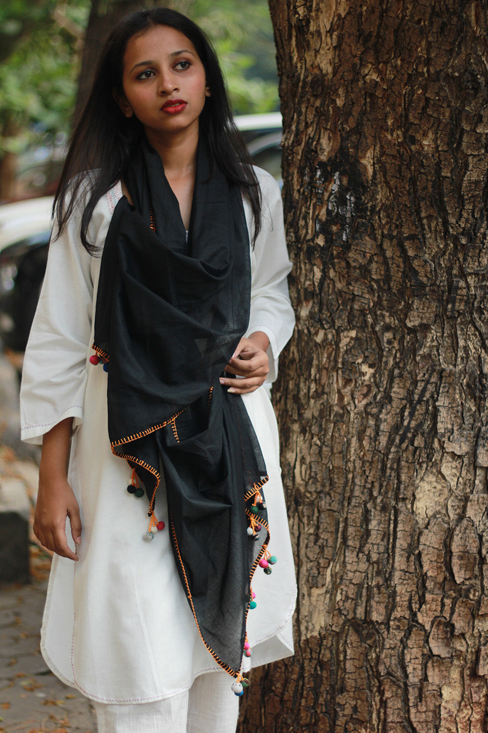 Mul Stole with Chindi Potli | Noir with Tangerine