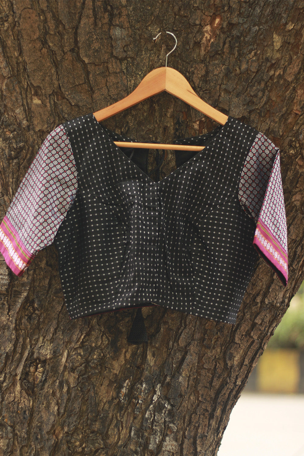 Sleeved Blouse | Noir with Silver Khunn