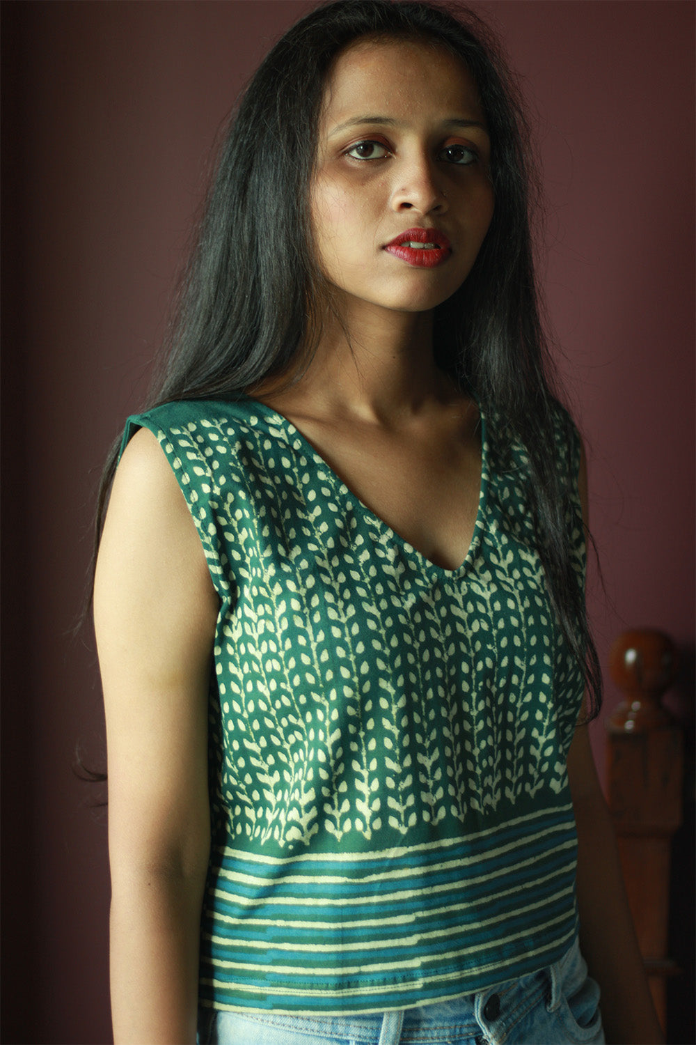 Kirgiti | Stretchable Blouse / Crop Top | Sleeveless | Green Leaf and Lined Dabu