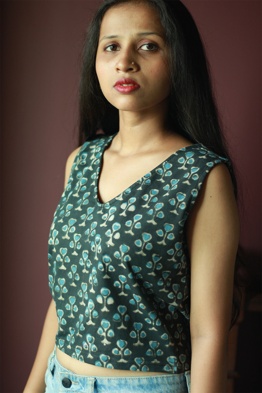 Kirgiti | Stretchable Blouse / Crop Top | Sleeveless | Grey Guldasta Dabu