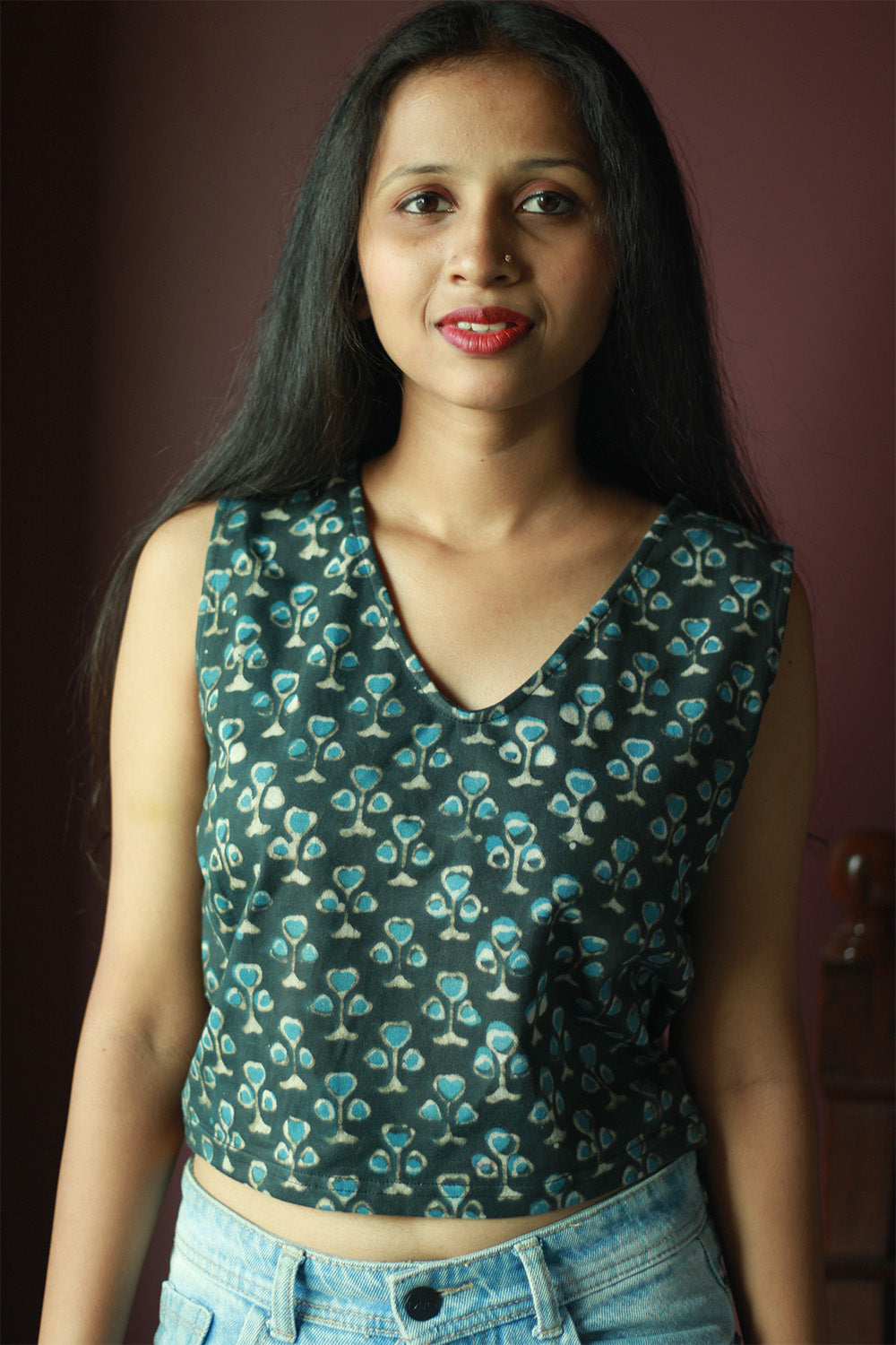 Kirgiti | Stretchable Blouse / Crop Top | Sleeveless | Grey Guldasta Dabu