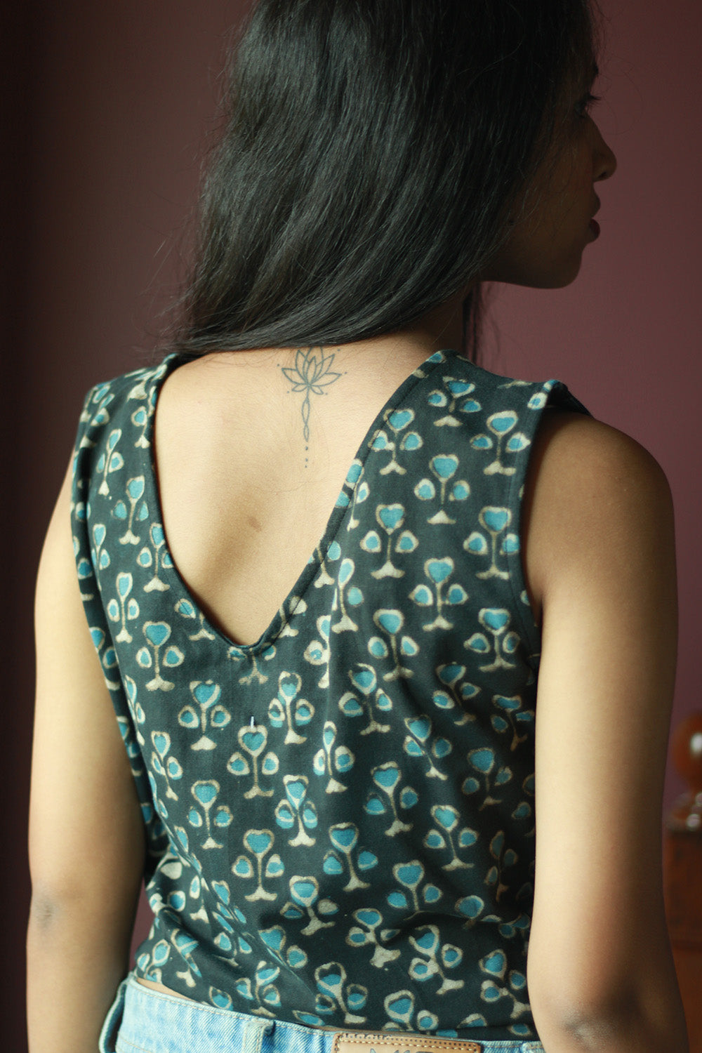 Kirgiti | Stretchable Blouse / Crop Top | Sleeveless | Grey Guldasta Dabu