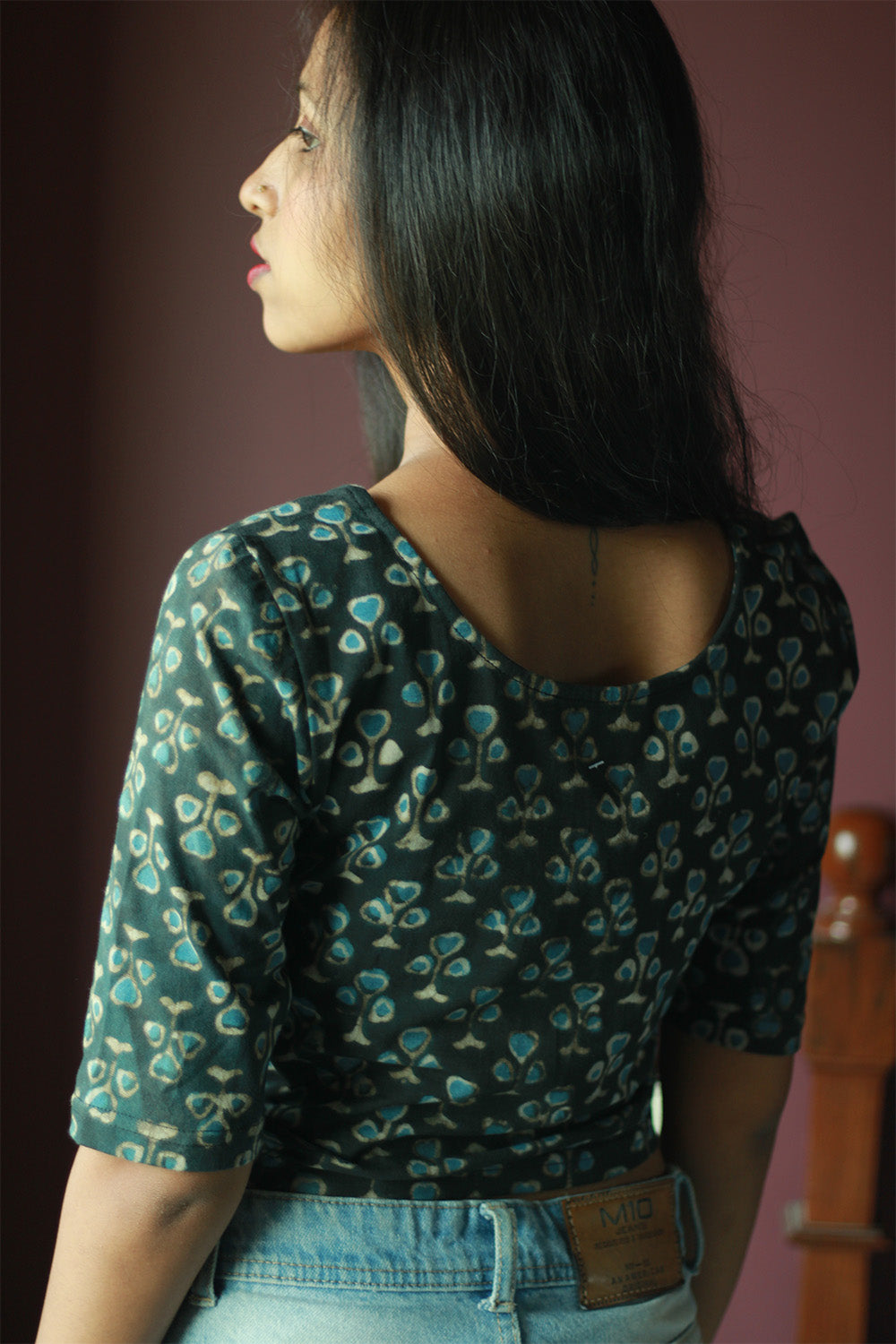 Kirgiti | Stretchable Blouse / Crop Top | Grey Guldasta Dabu