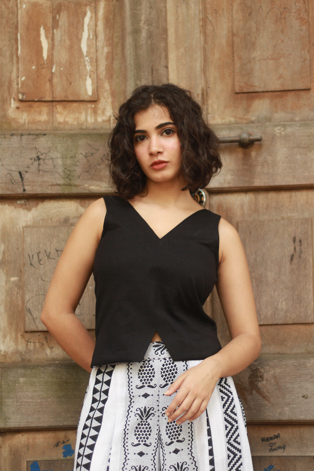Reeva | Fitted Sleeveless Top | Noir