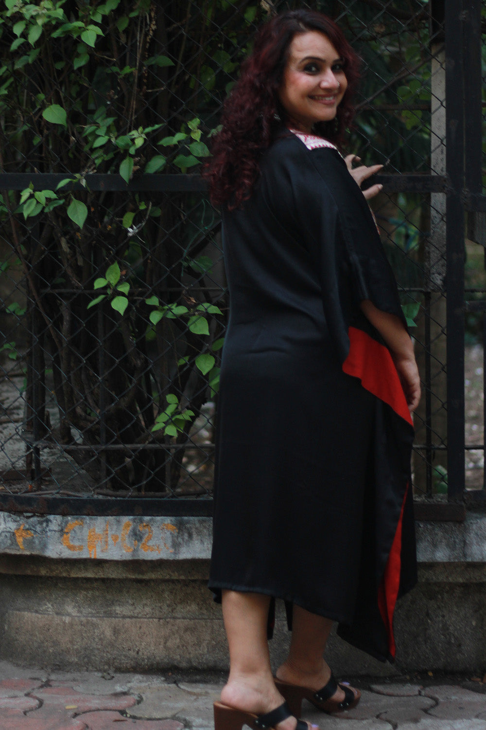 Banarasi Sitaara | Modal Silk Kaftan | Noir