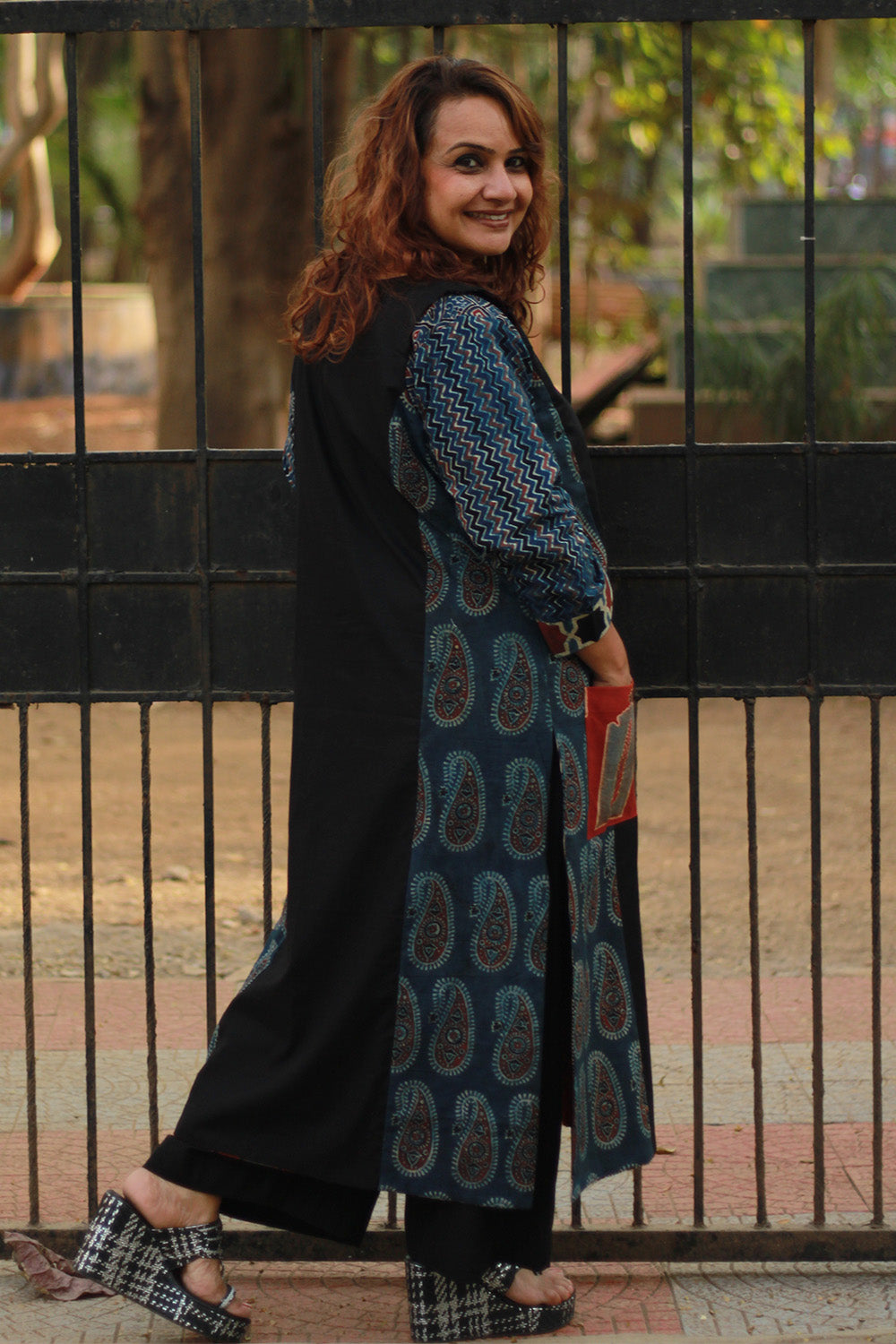 Dohra | Reversible Jacket | Blue Booti Ajrakh / Noir Stripes Ajrakh