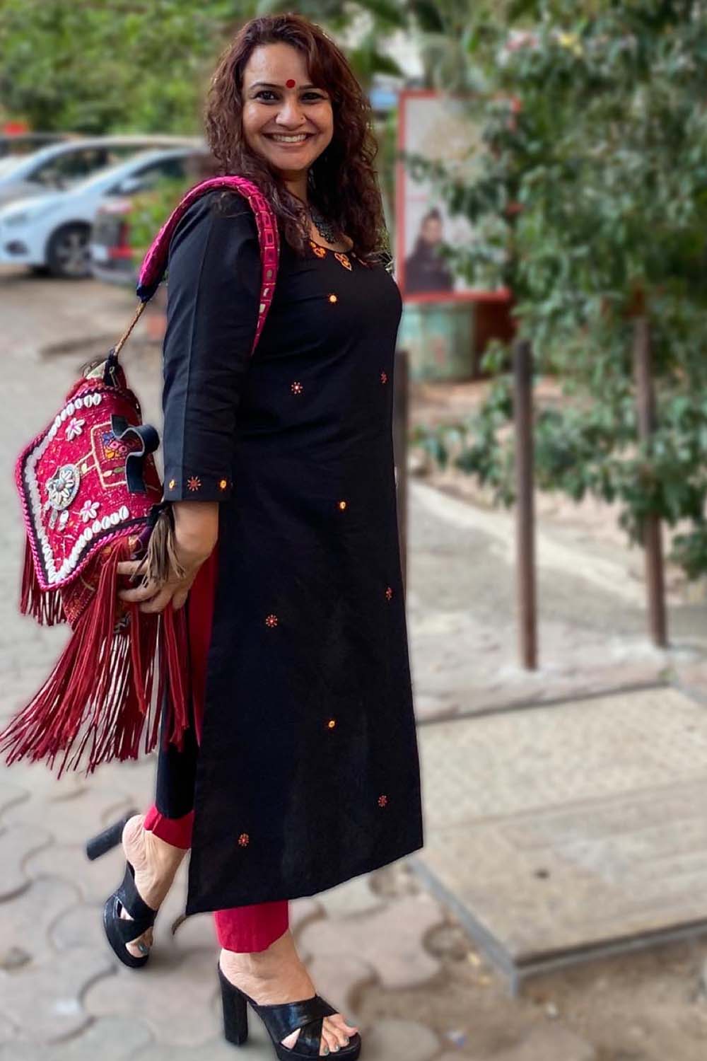 Hemavati | Hand Embroidered Kurta | Noir with Rouge