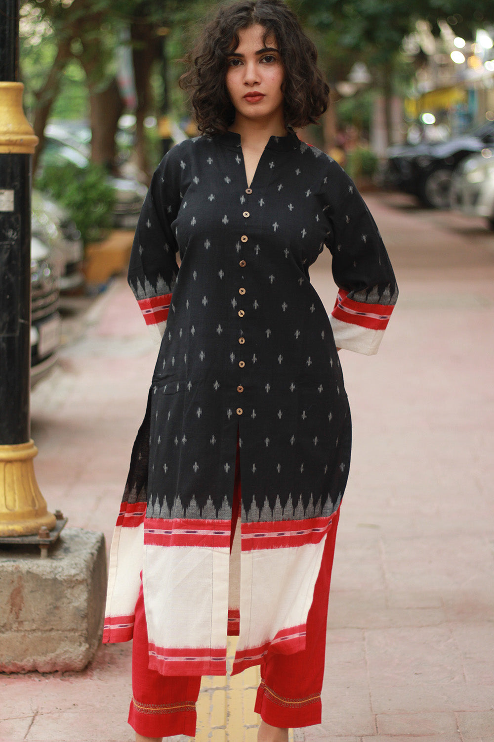 Vritti | Ikkat Kurta | Black with Ivory & Red