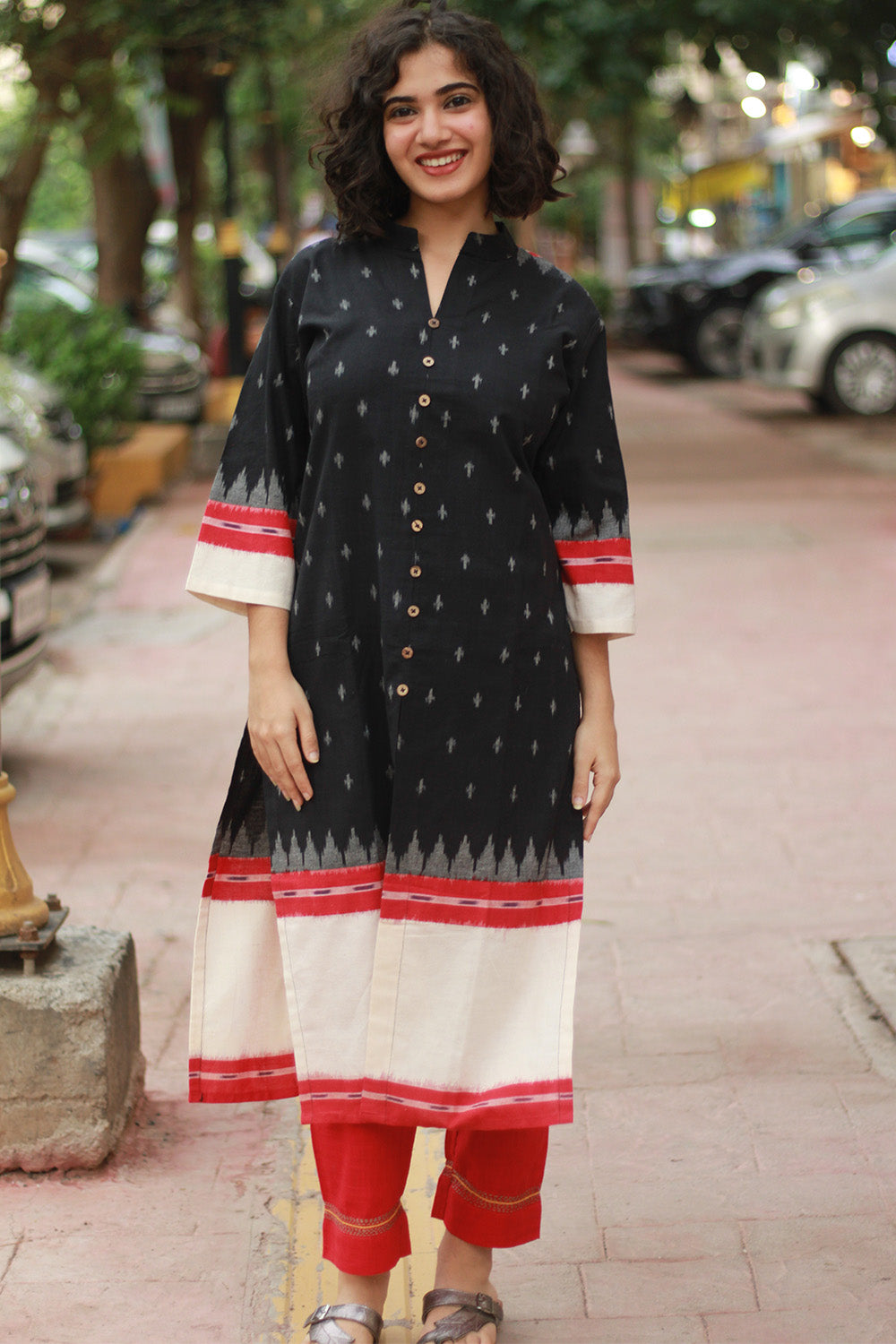 Vritti | Ikkat Kurta | Black with Ivory & Red