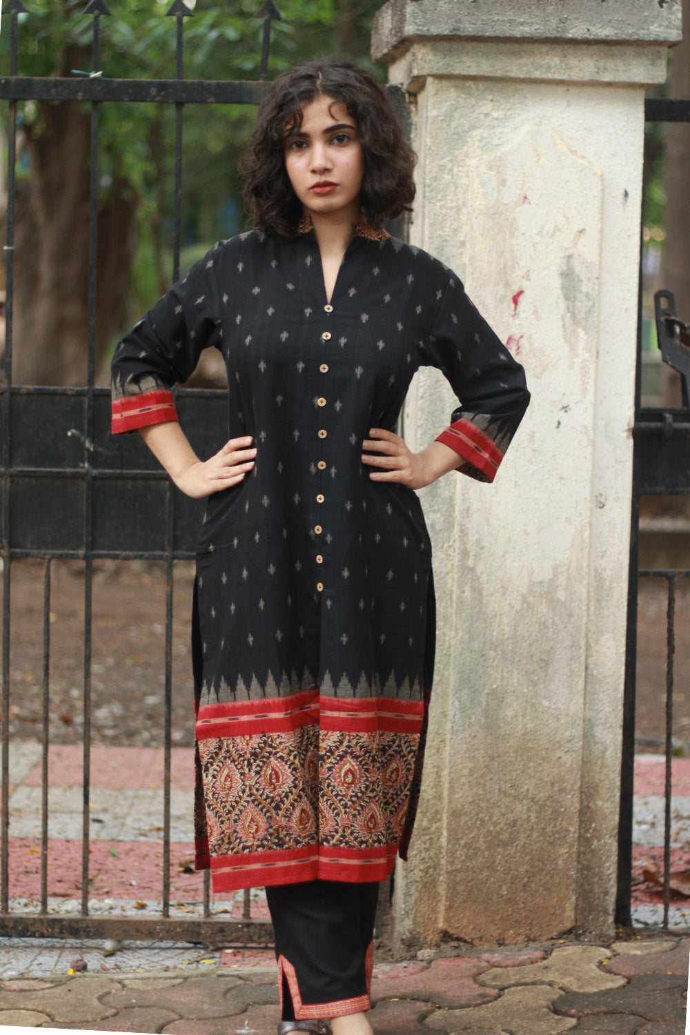 Vritti | Ikkat Kurta | Black with Red Kalamkari
