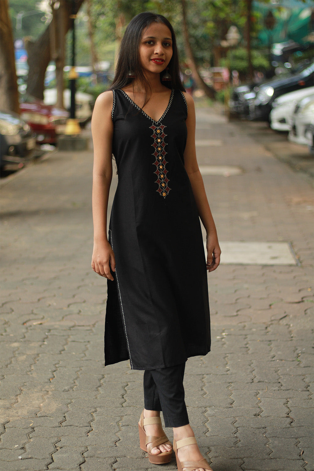 Riya | Sleeveless Embroidered Cotton Kurta | Noir