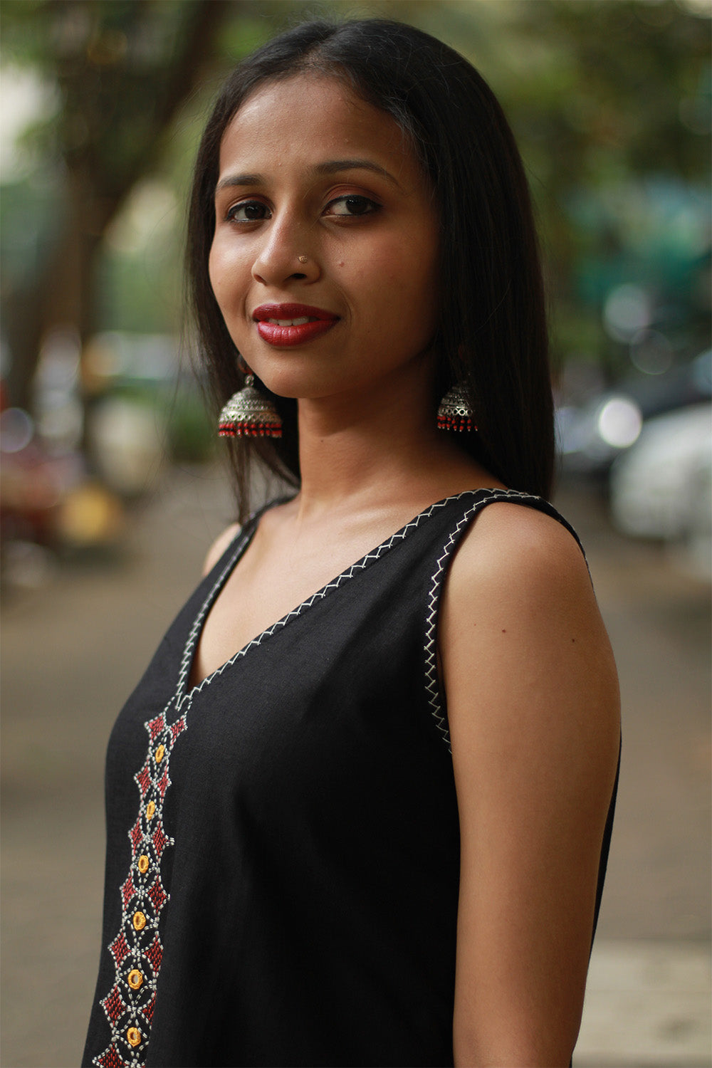 Riya | Sleeveless Embroidered Cotton Kurta | Noir