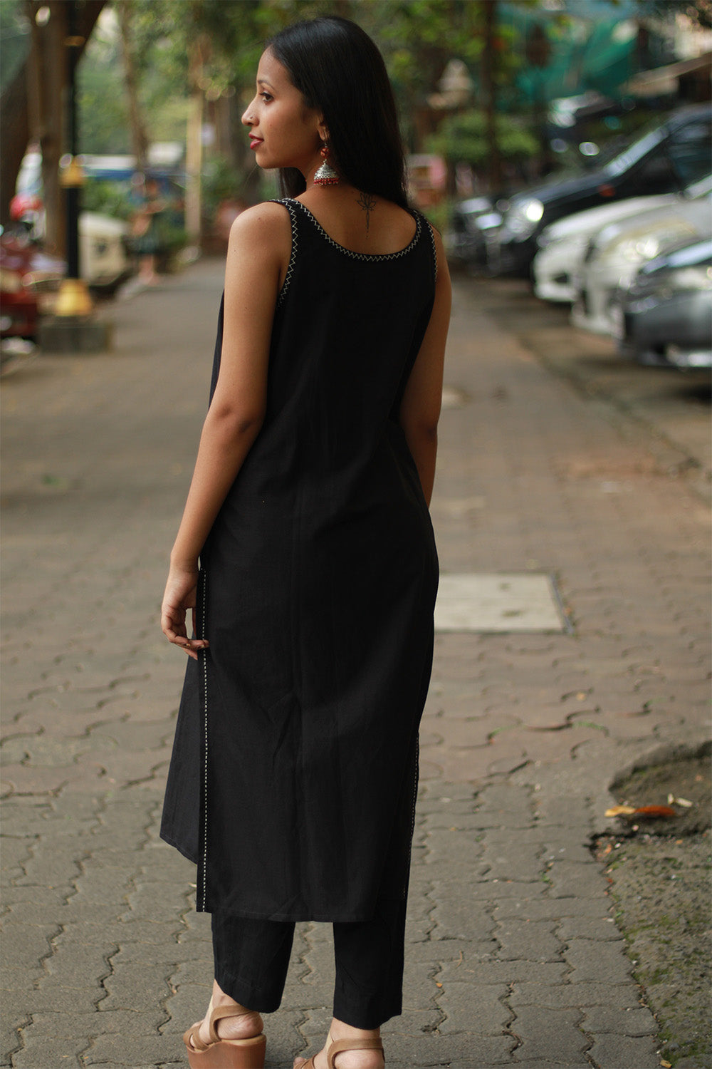 Riya | Sleeveless Embroidered Cotton Kurta | Noir