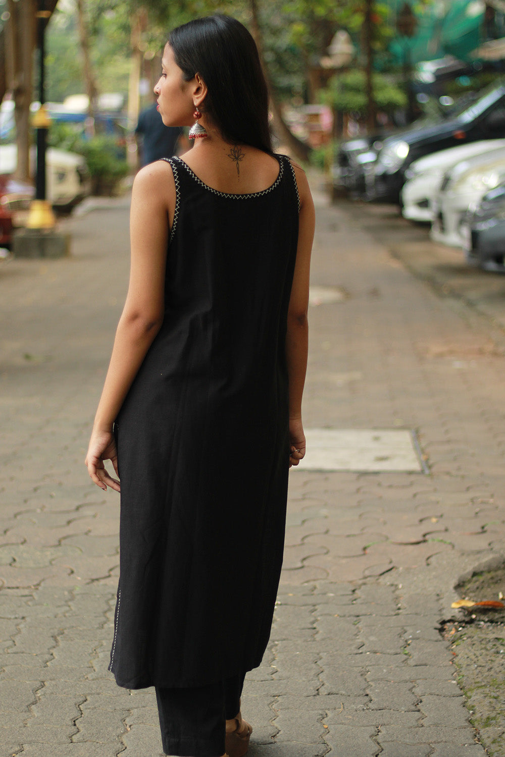 Riya | Sleeveless Embroidered Cotton Kurta | Noir