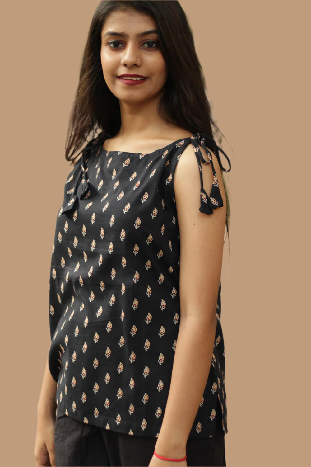 Chanchal | Dori Top | Noir Buti Bagru