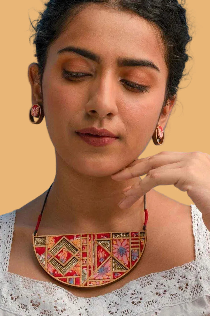 Abira | Chindi Fabric & Wood Necklace