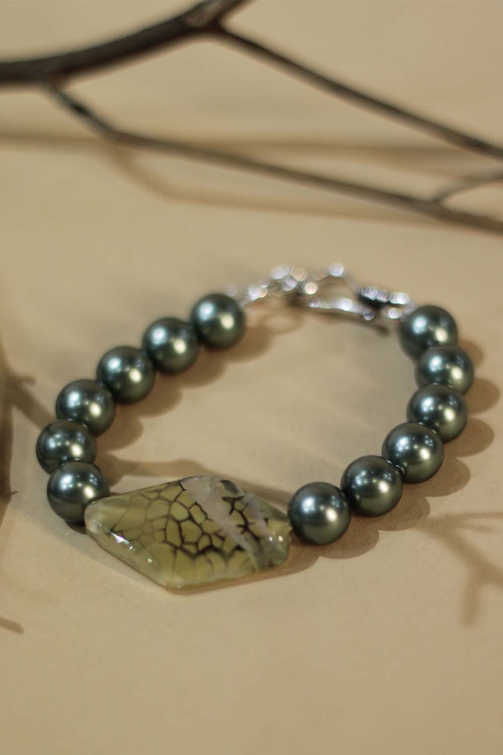 Bracelet | Moss Green Shell Pearl & Agate