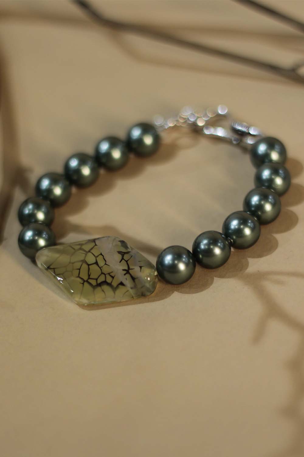 Bracelet | Moss Green Shell Pearl & Agate