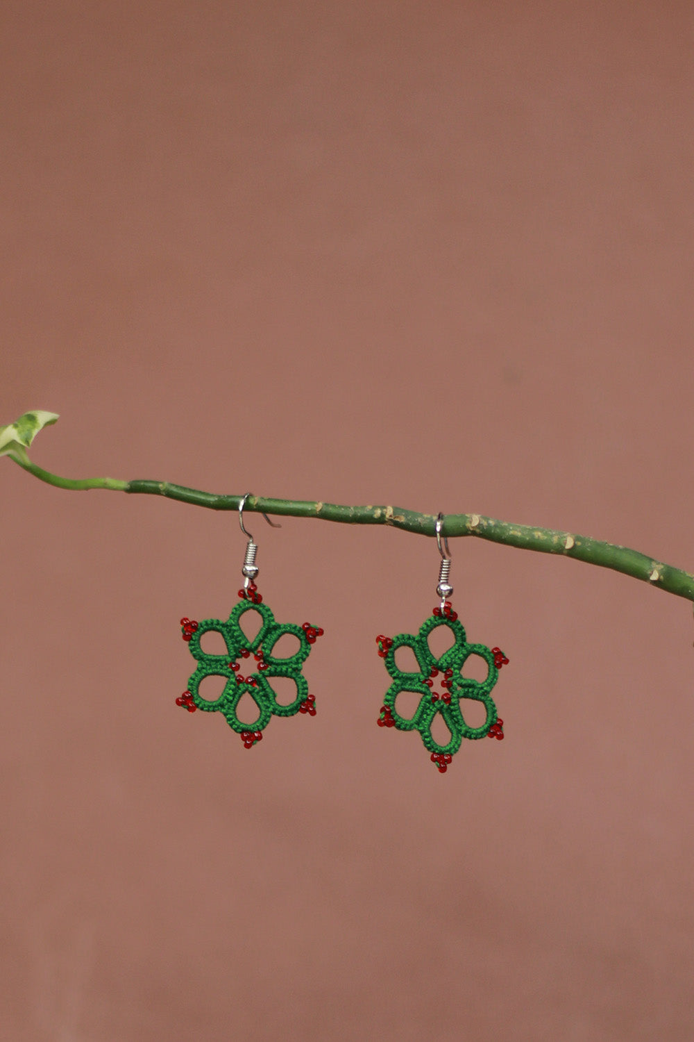 Knots to Node | Emerald Berry Earrings