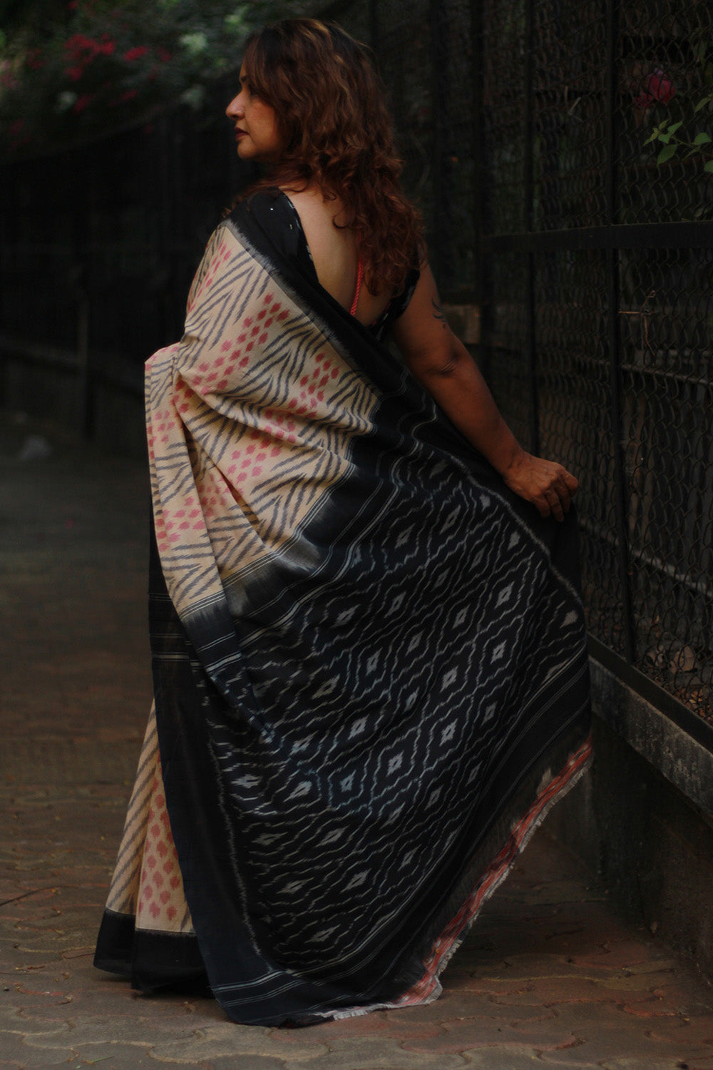 Handloom Cotton Saree | Ikkat | Beige & Noir