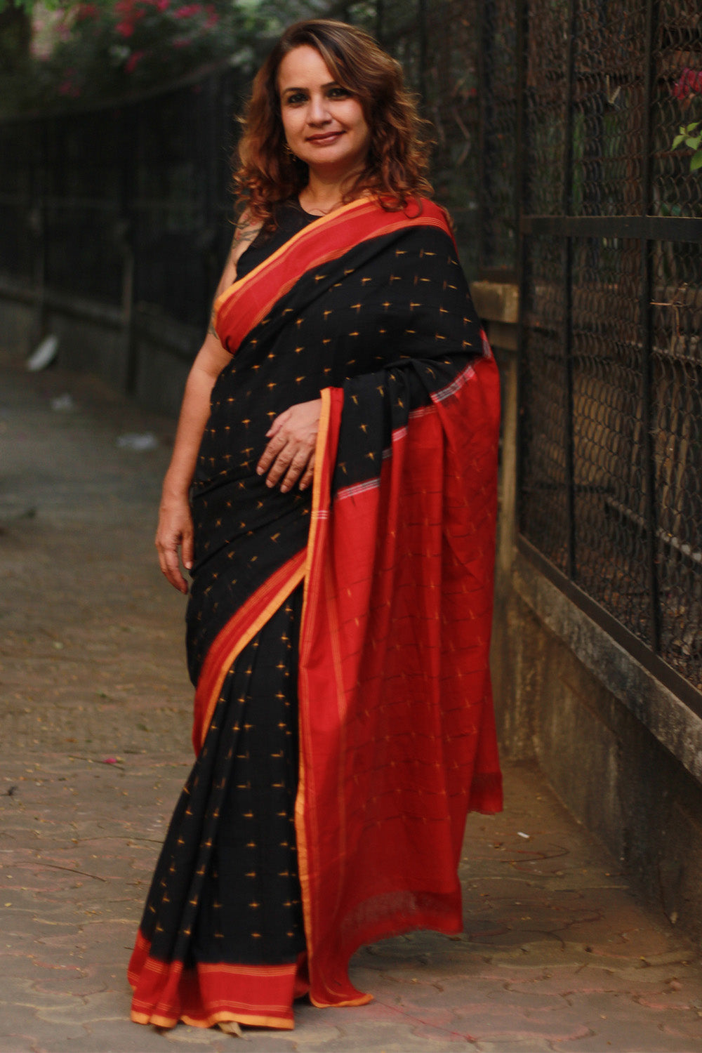 Handloom Cotton Saree | Ikkat | Noir & Rouge