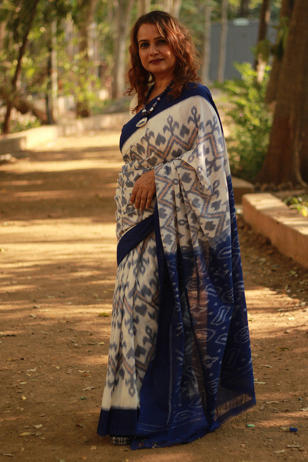Handloom Cotton Saree | Ikkat | White & Blue