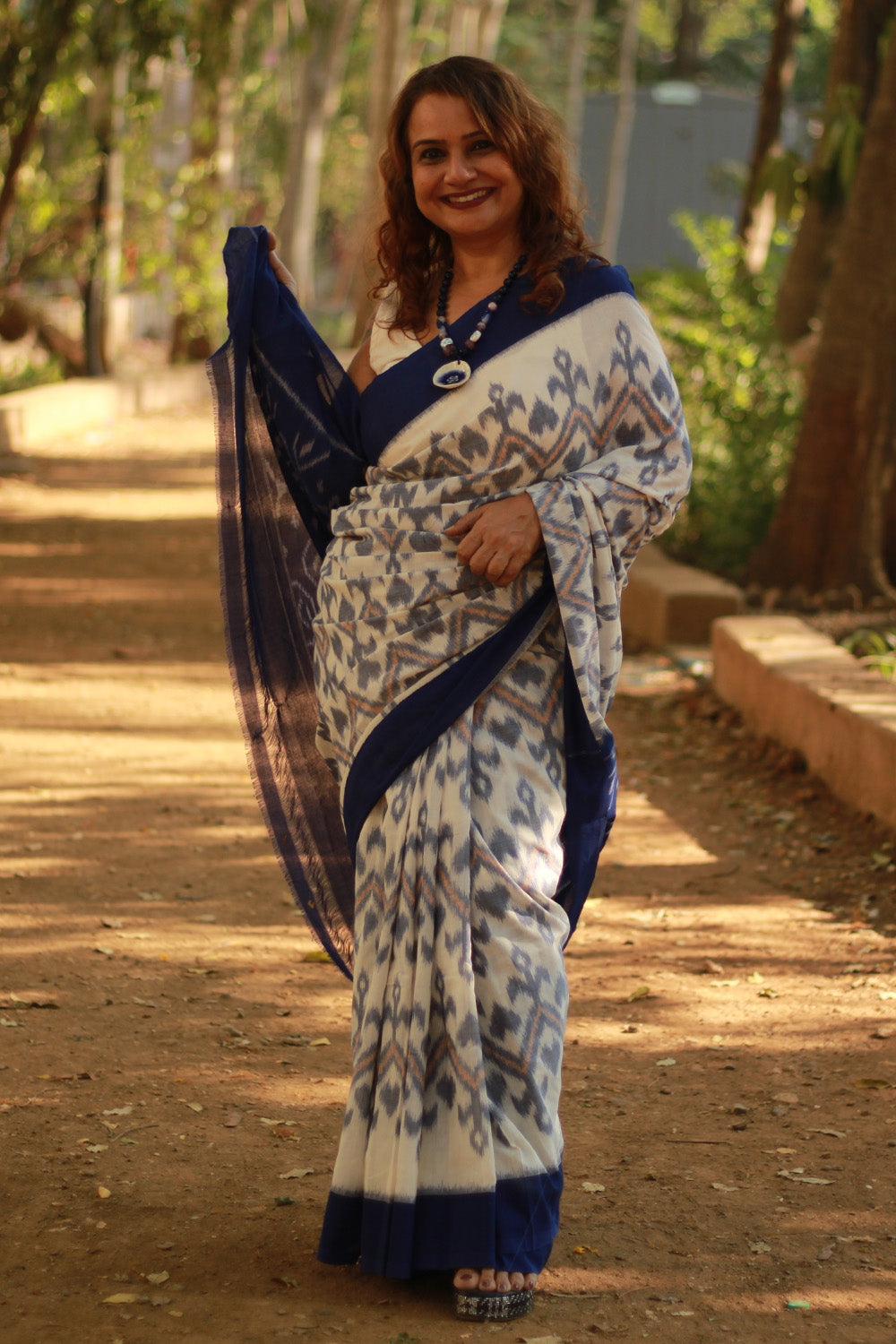 Handloom Cotton Saree | Ikkat | White & Blue