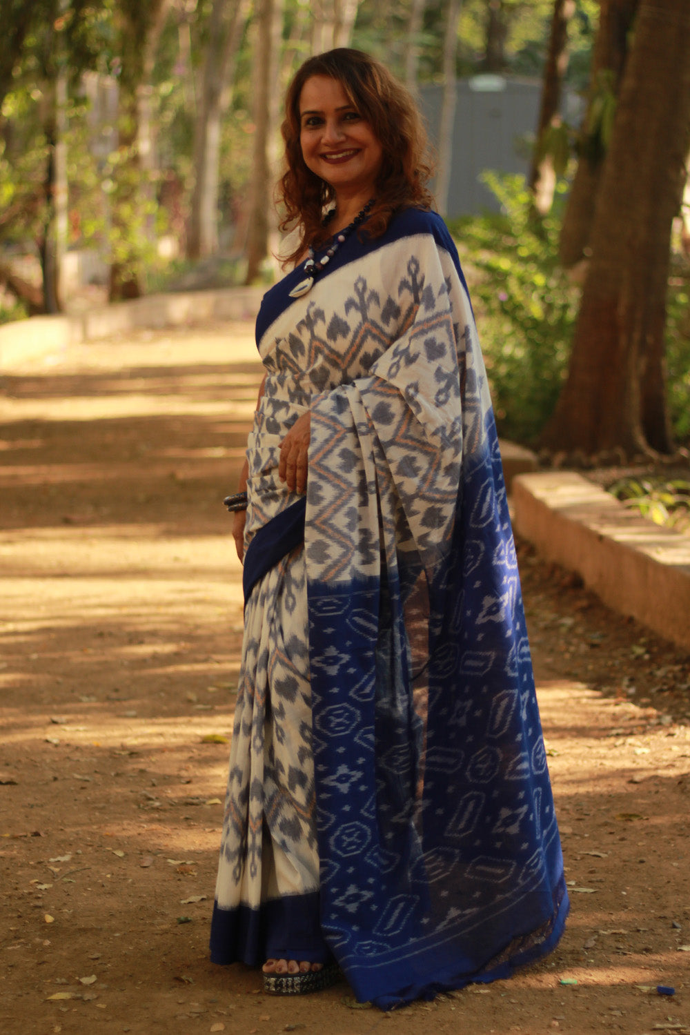 Handloom Cotton Saree | Ikkat | White & Blue