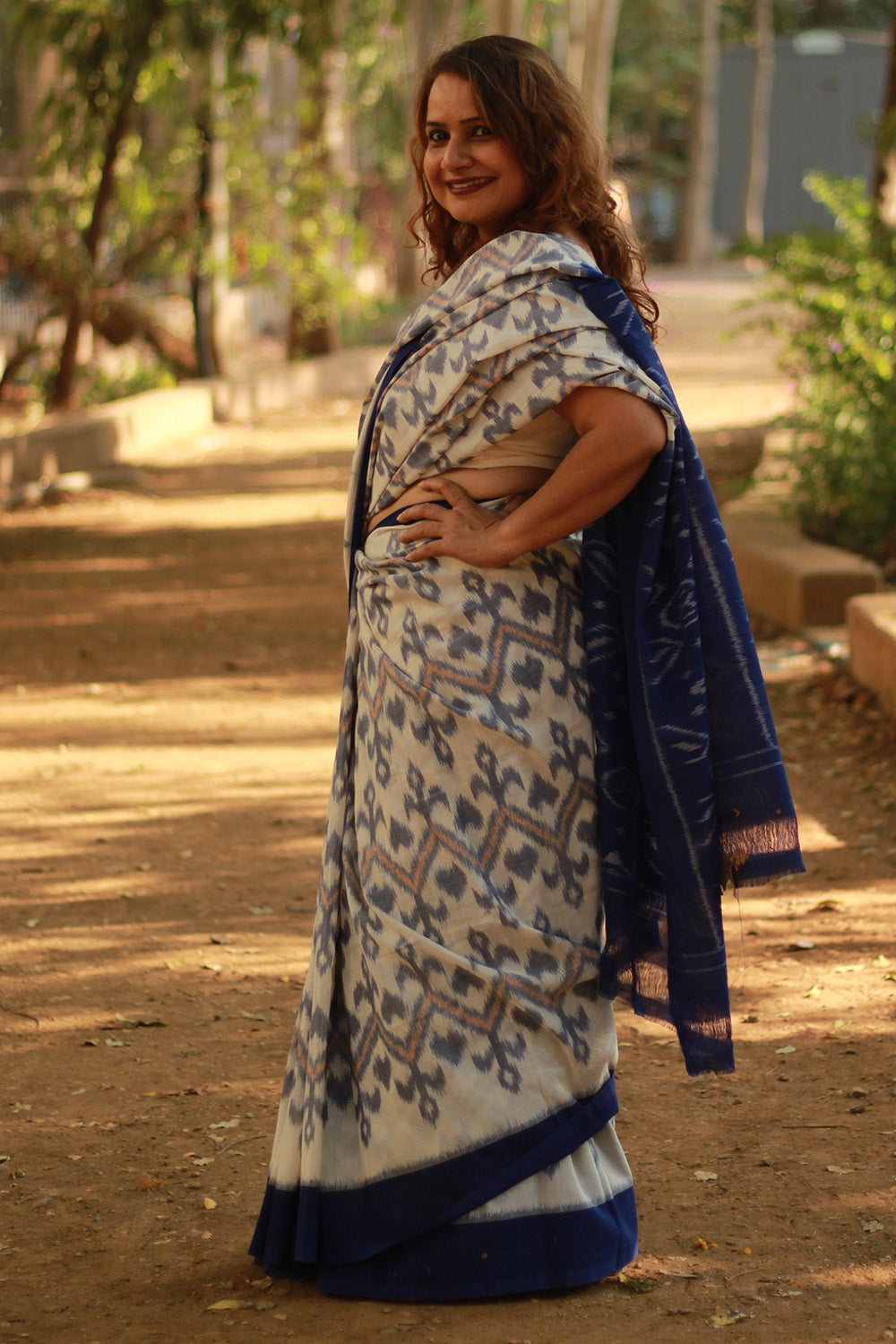 Handloom Cotton Saree | Ikkat | White & Blue