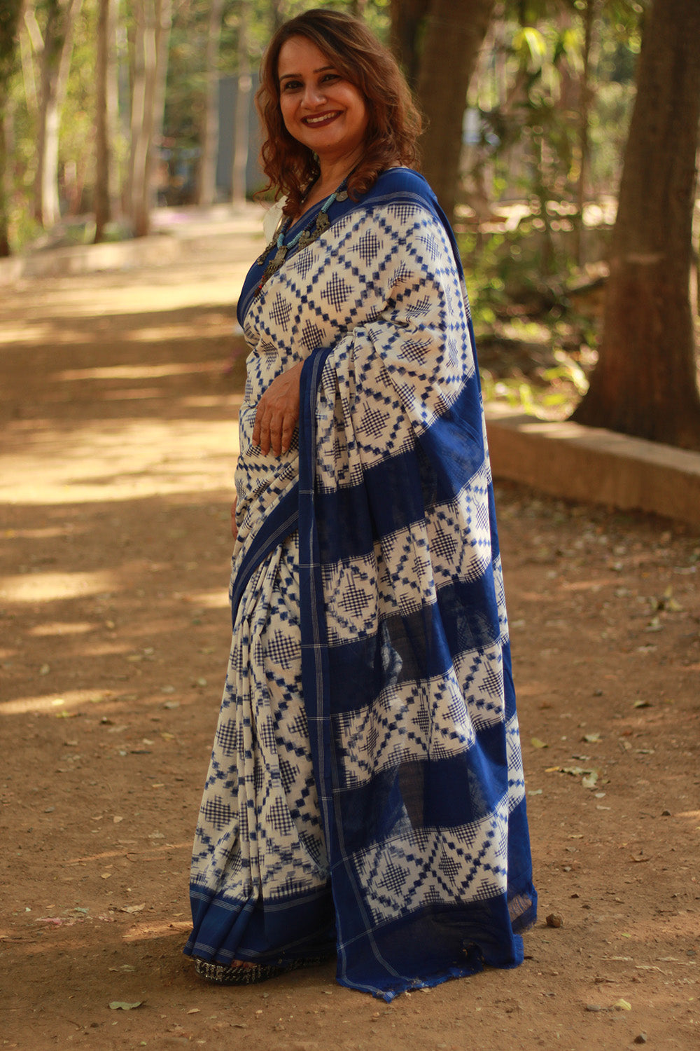 Handloom Cotton Saree | Ikkat | White & Blue