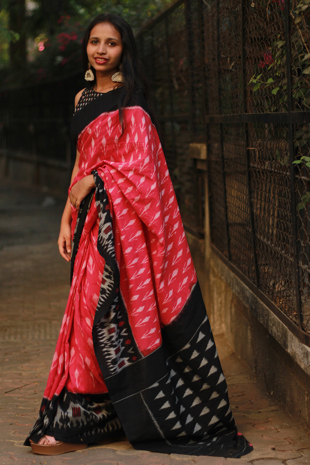 Handloom Cotton Saree | Ikkat | Pink & Noir