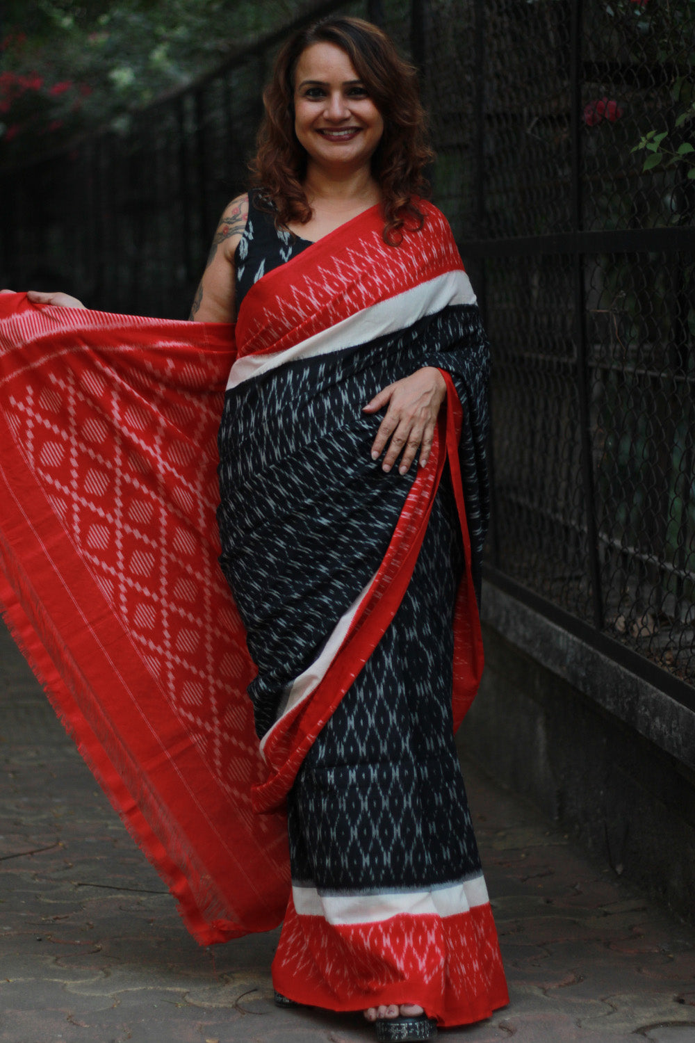 Handloom Cotton Saree | Ikkat | Noir & Rouge