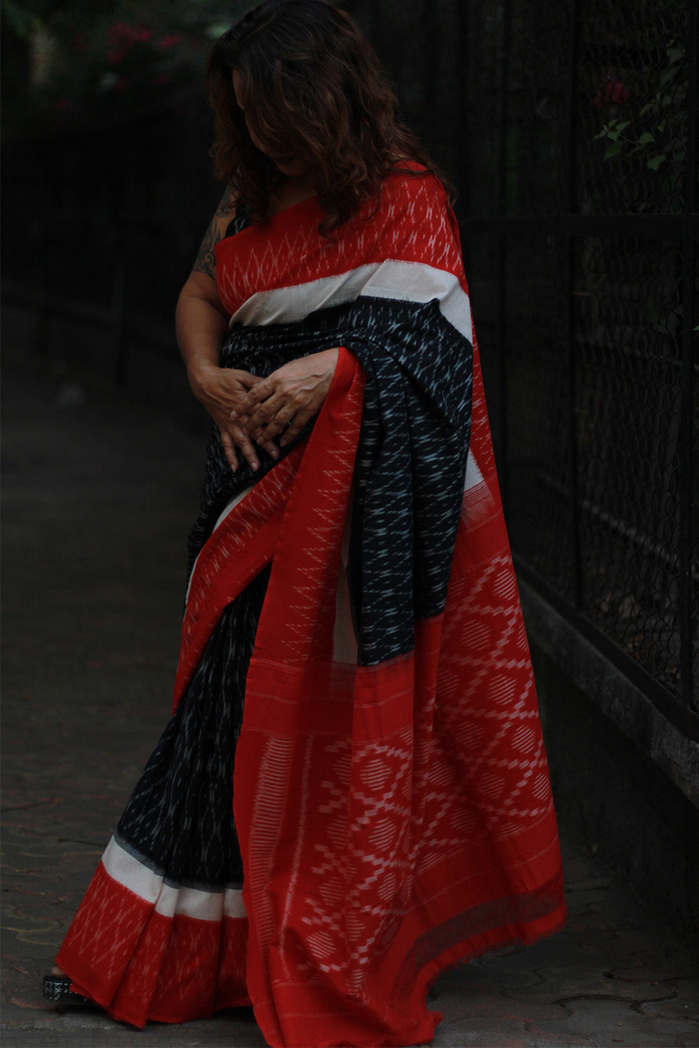 Handloom Cotton Saree | Ikkat | Noir & Rouge
