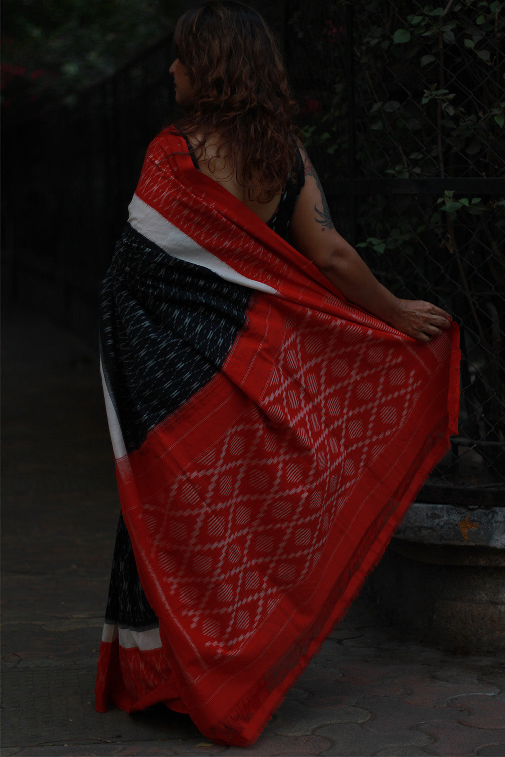 Handloom Cotton Saree | Ikkat | Noir & Rouge