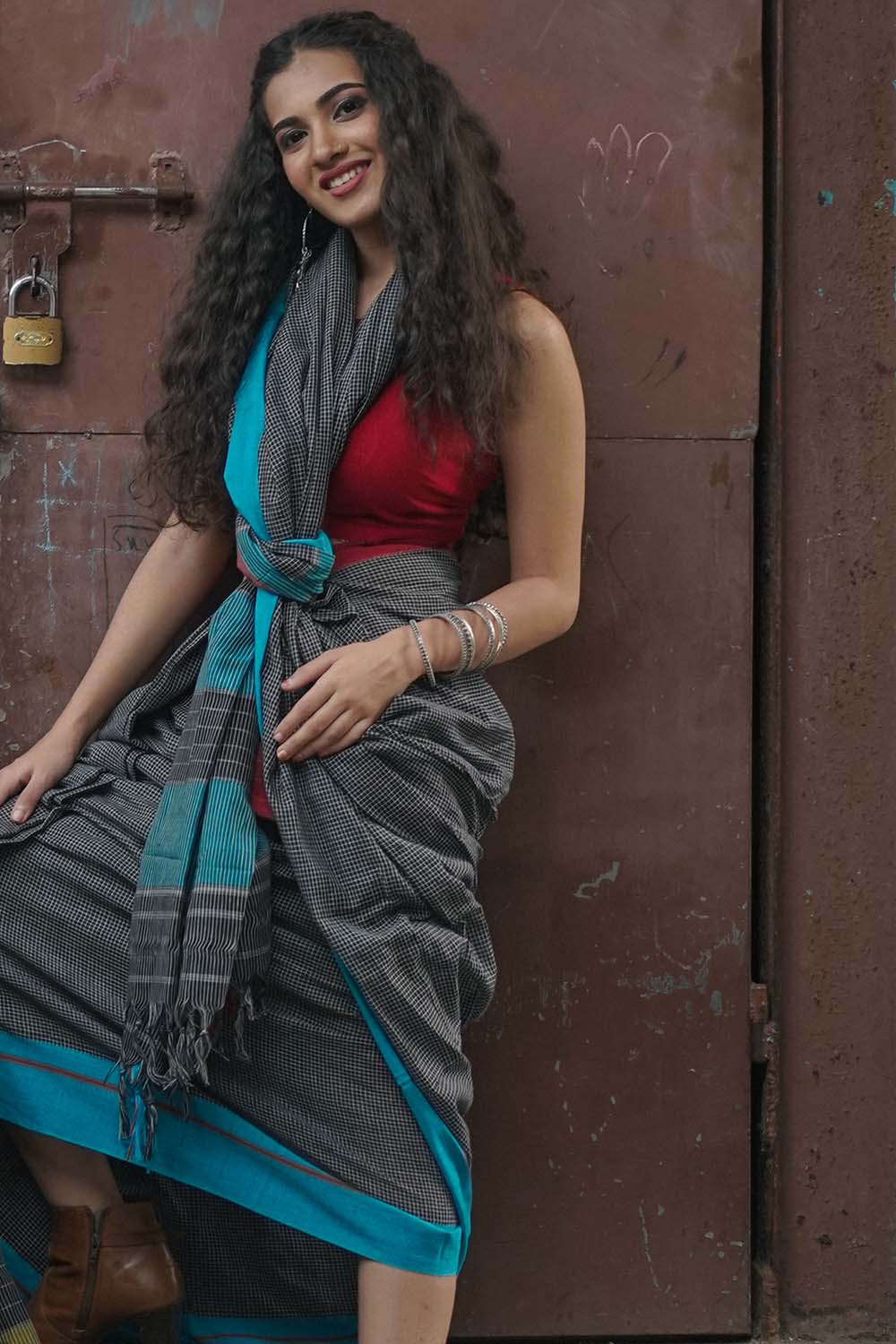 Patteda Anchu Saree in Noir with Rouge Blue Ganga-Jamuna