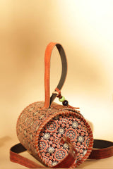 Cylindrical Kutchi Leather Sling | Noir
