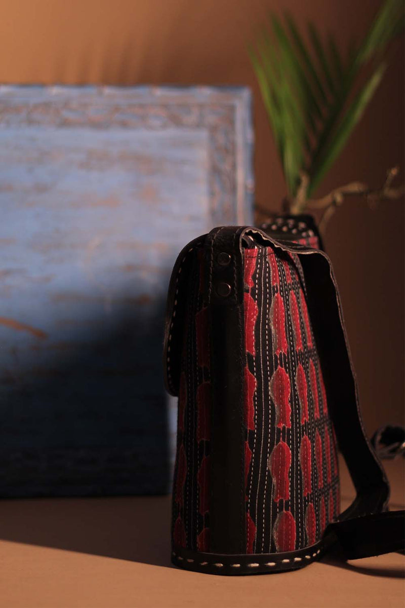 Kutchi Leather Sling | Noir
