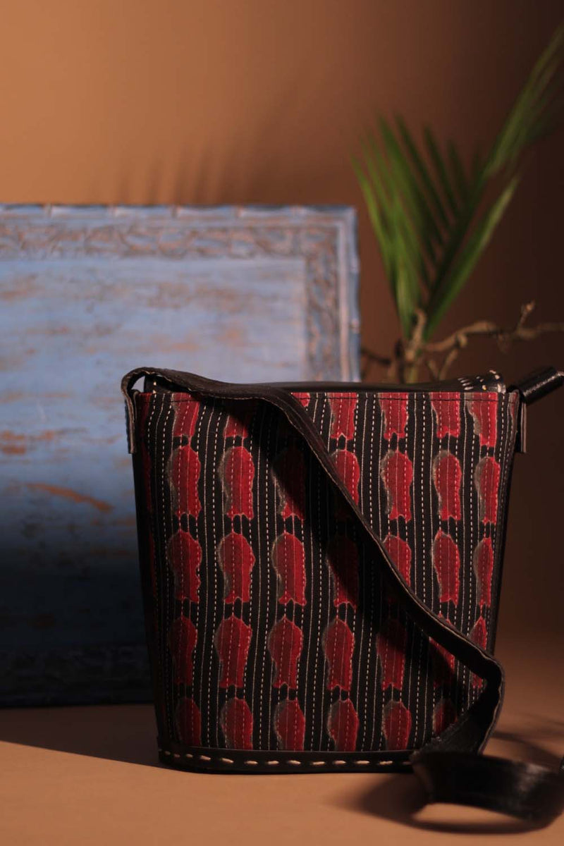 Kutchi Leather Sling | Noir