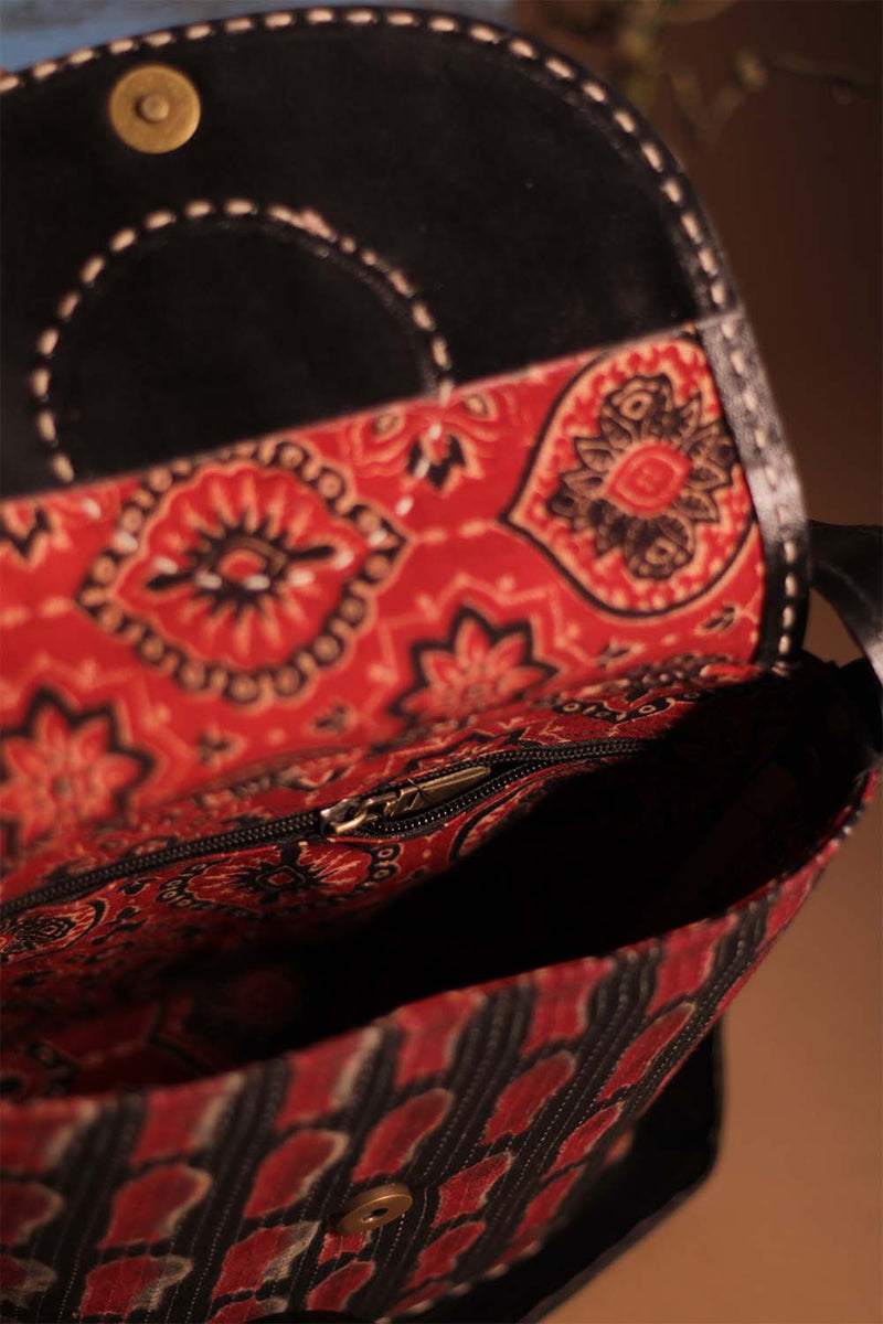Kutchi Leather Sling | Noir