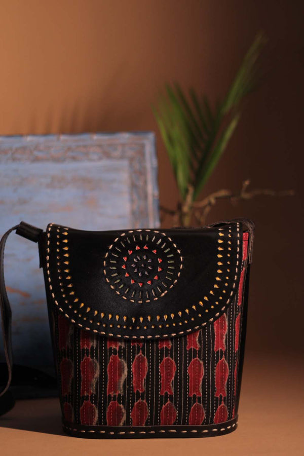 Kutchi Leather Sling | Noir