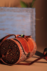 Cylindrical Kutchi Leather Sling | Noir