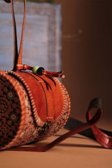 Cylindrical Kutchi Leather Sling | Noir