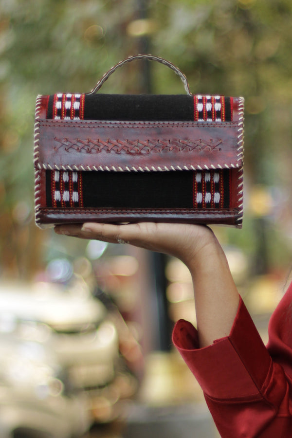 Kutchi Leather Box Bag | Leirum Phee Sling | Black
